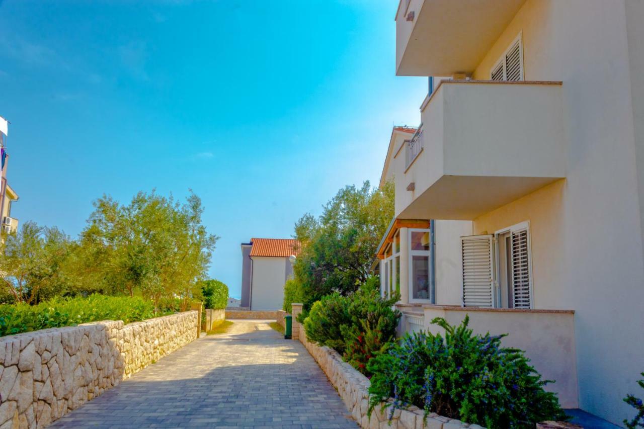 Apartments In Krk คิร์ก ภายนอก รูปภาพ